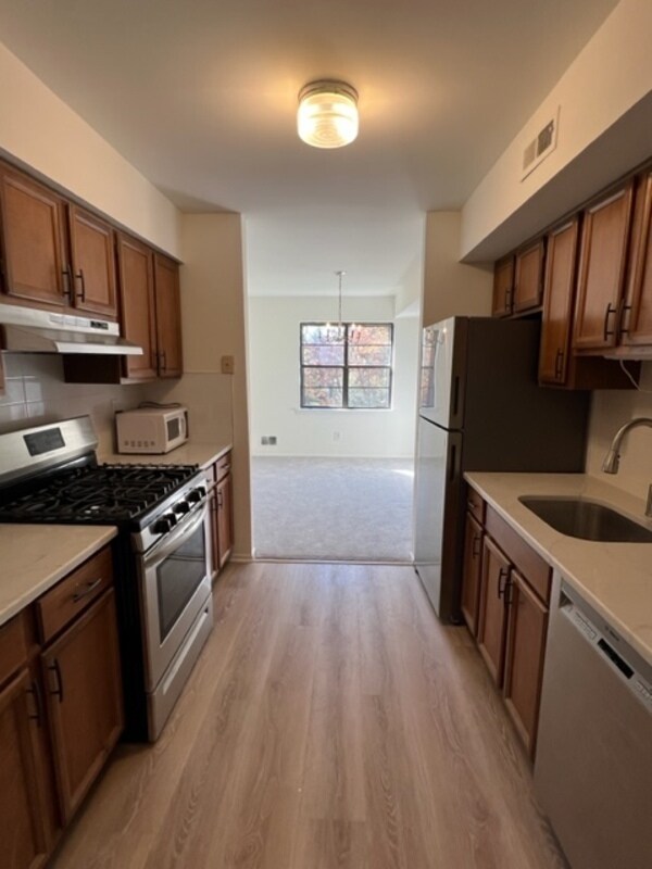 Building Photo - 1633 Country Mill Dr
