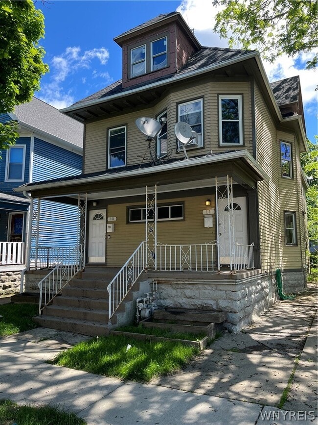 Building Photo - 11 Hoyt St