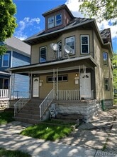 Building Photo - 11 Hoyt St