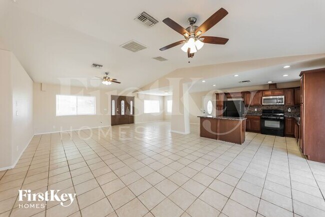 Foto del edificio - 11740 N 80th Dr