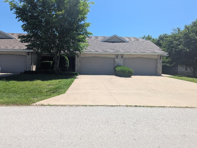 Building Photo - 530 Highlandville Rd