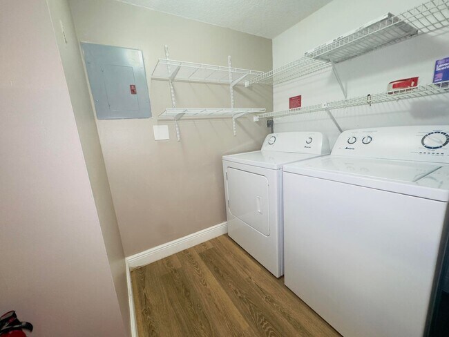 Foto del edificio - 13771 Oneida Dr