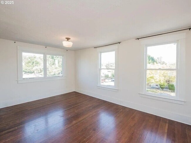 Foto del edificio - 1236 N Emerson St