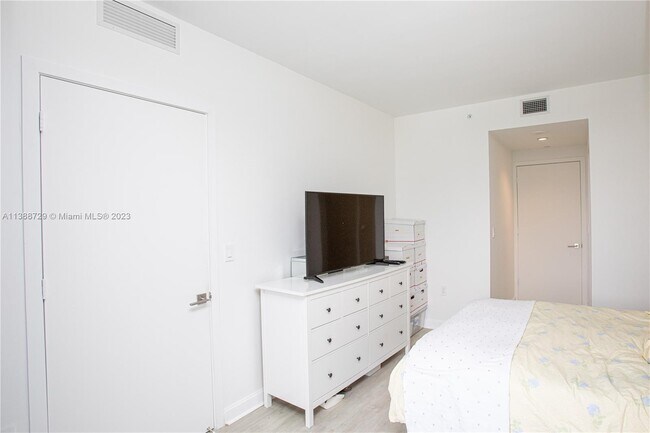 Foto del edificio - 45 SW 9th St