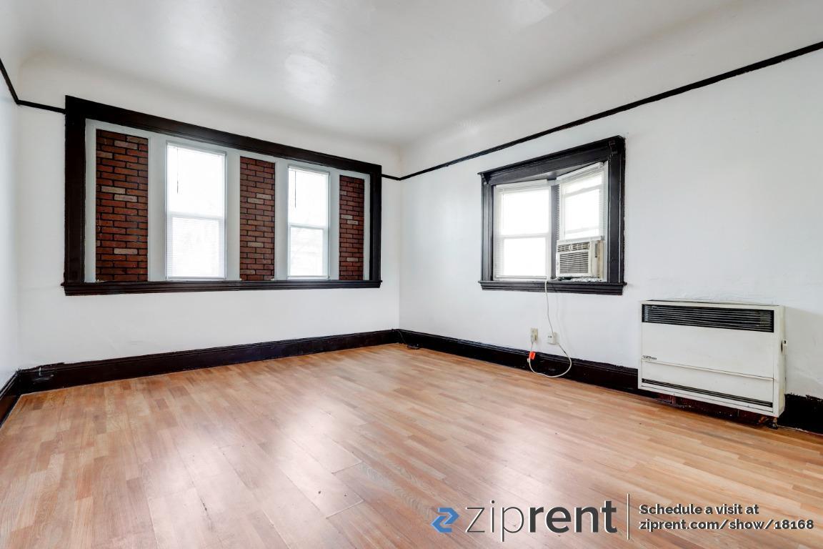 Primary Photo - 44 Acacia St