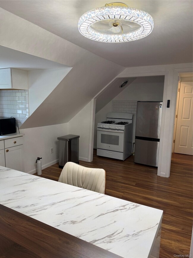 Foto del edificio - 13 Cedarwood Dr