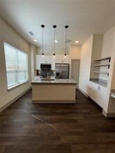 Building Photo - 2036 Oak Grove Ln