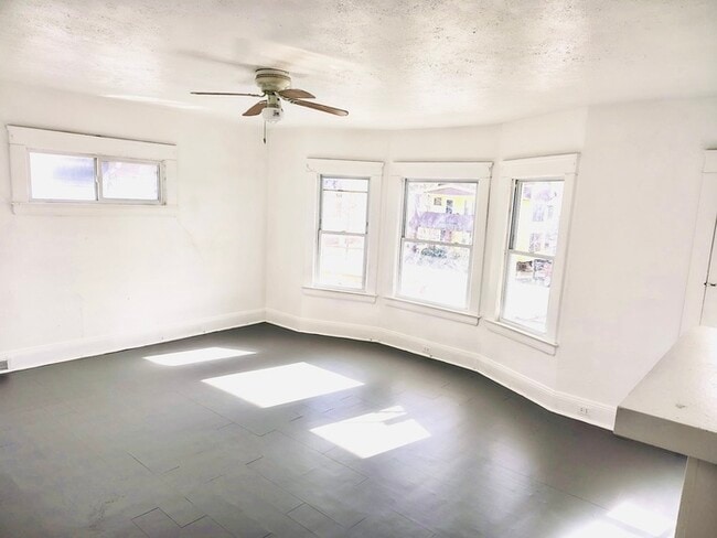 Building Photo - Spacious 4 Bed, 1 Bath Home in Cleveland Ohio!