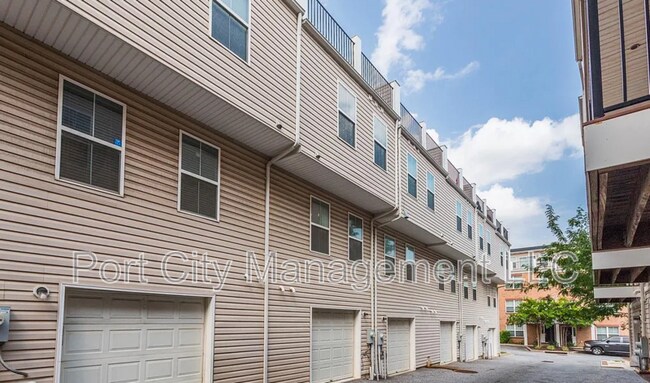 Building Photo - 4625 Dillon St