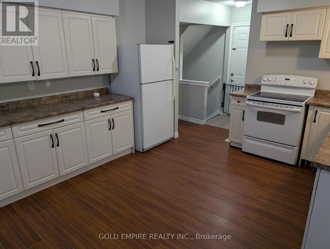 Photo du bâtiment - 105 Augusta Crescent