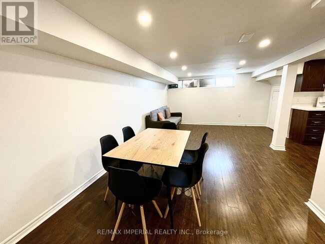 Building Photo - 254 Browndale Crescent