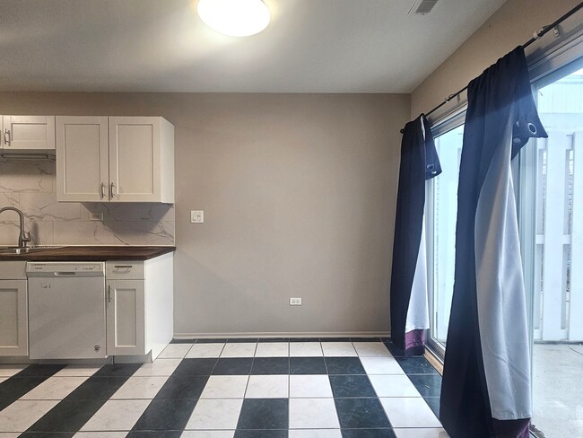 Building Photo - 841 Oxford Pl