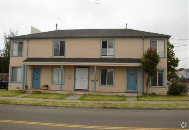 Building Photo - 921 Dwight Way