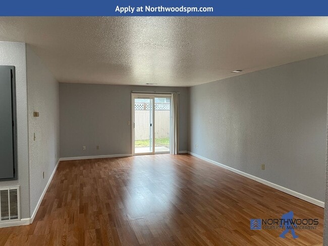 Building Photo - Nice 2 Bedroom 1 Bathroom Duplex-Grants Pass
