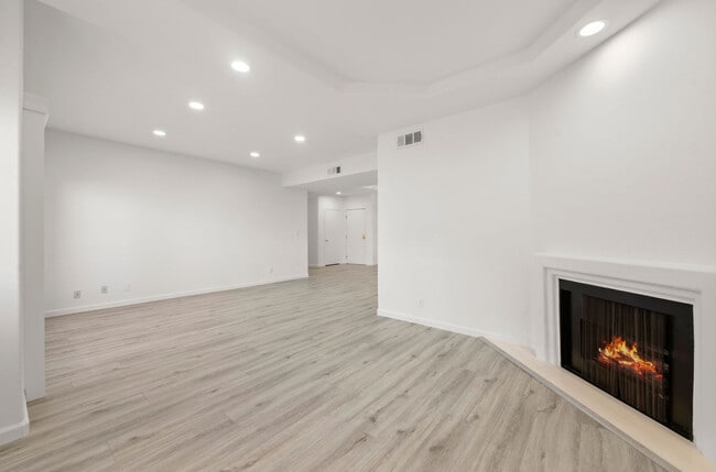 Building Photo - Carlyle Condominiums