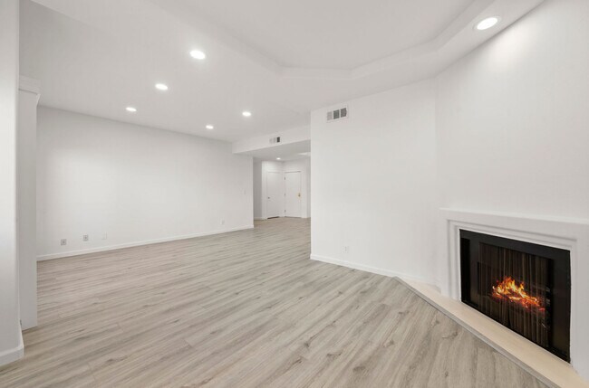 Foto del edificio - Carlyle Condominiums