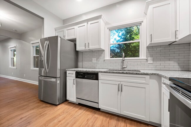 Kitchen - 3723 Ashford Dunwoody Rd NE