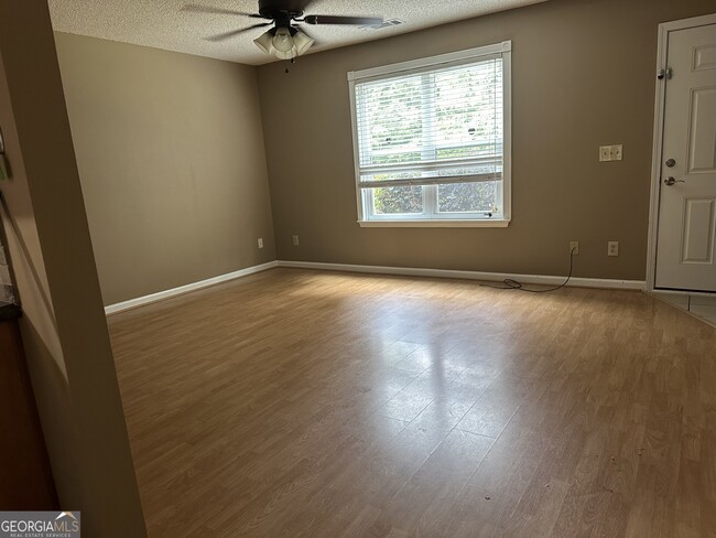 Building Photo - 4084 Hidden Hollow Dr