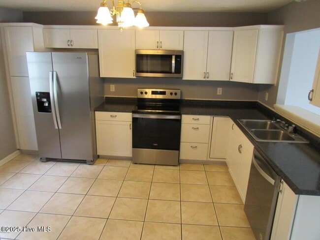 Building Photo - 1073 W Pueblo Dr