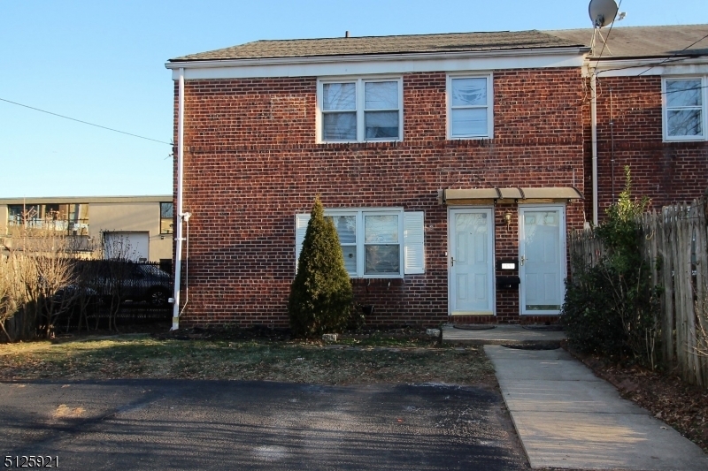 Primary Photo - 2497 St Georges Ave