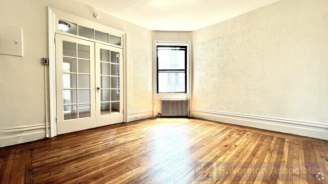 Building Photo - 45 Tiemann Pl
