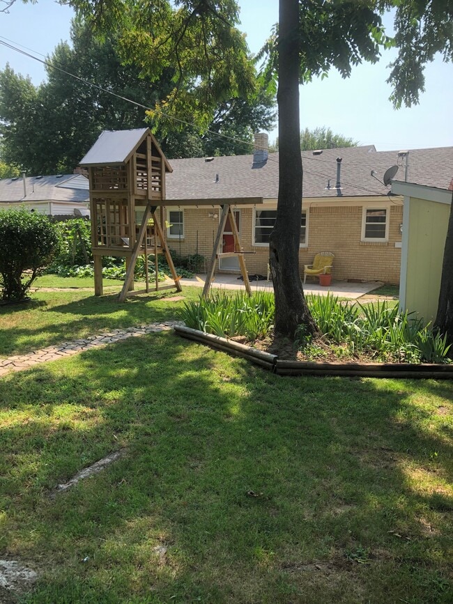 Building Photo - 1708 S Clifton Ave