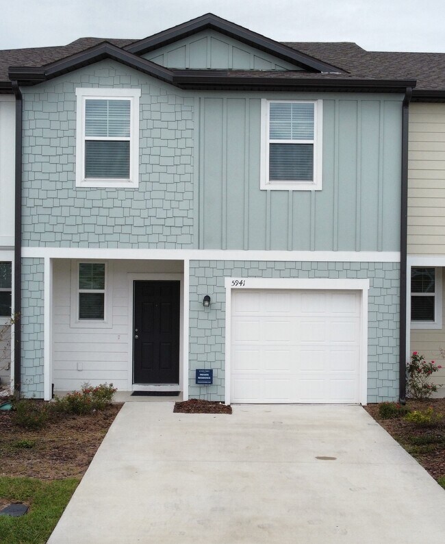 Foto del edificio - 5941 Piney Shrub Pl