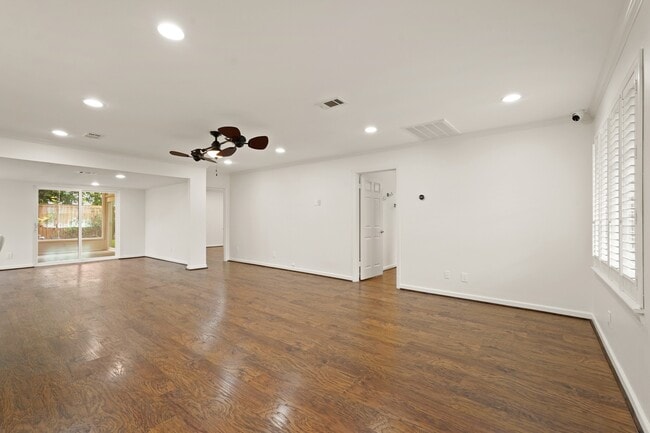 Building Photo - 4526 Benning Dr