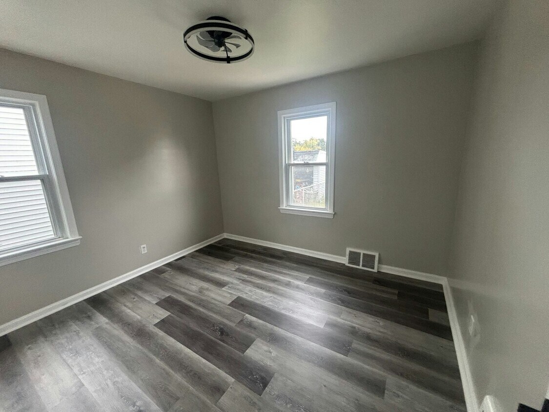 Building Photo - 13712 Rockside Rd