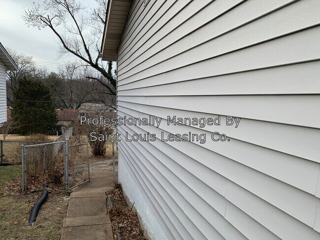 Building Photo - 11825 Rosary Ln