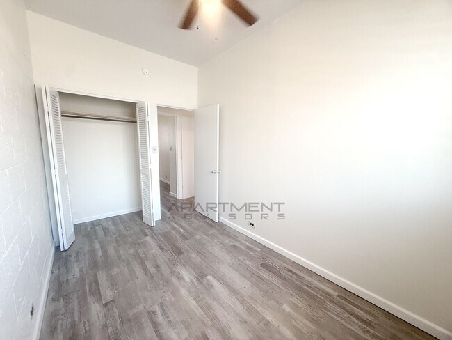 Foto del edificio - 1218 N School St