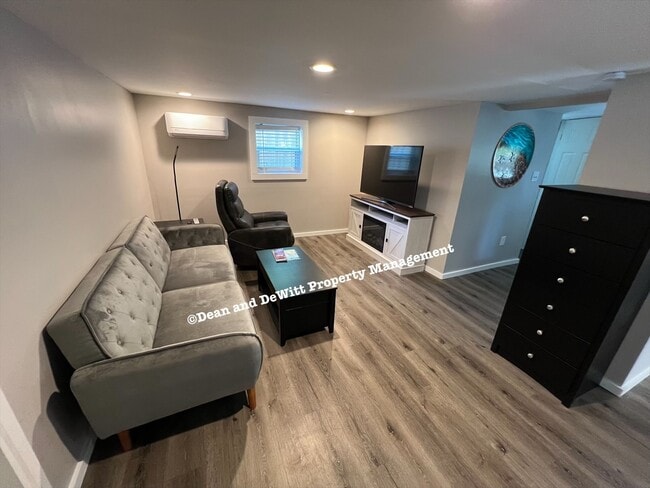 Foto del edificio - 1 Bed/1 Bath - Unit 1