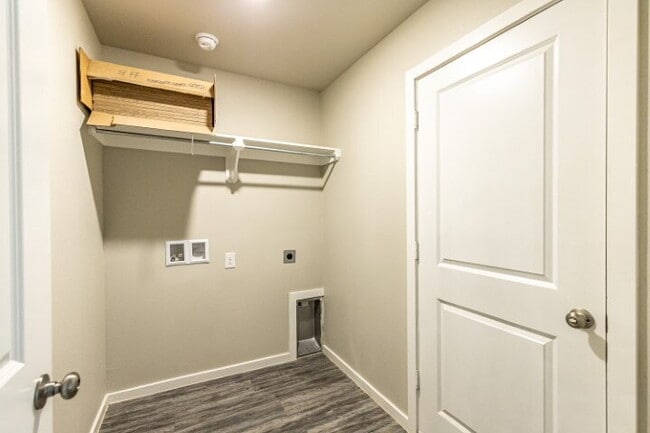 Building Photo - "Charming 3-Bed, 2-Bath Haven with 1,615 Sq Ft in Lubbock's Cozy Kirksey Avenue!" Half off first ...