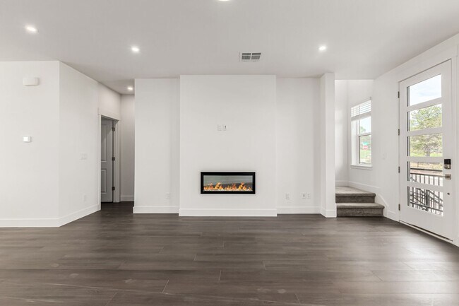 Foto del edificio - Park Meadows location near Lone Tree in the heart of Inverness. Easy access to Centennial Jetport