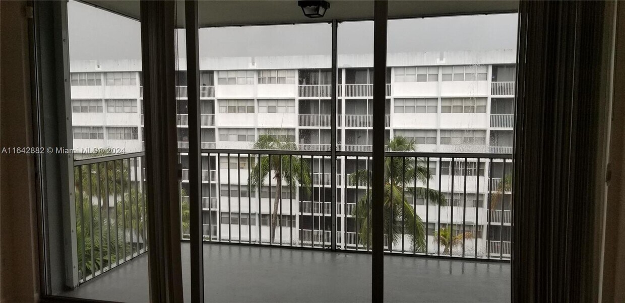 Foto principal - 700 NW 214th St