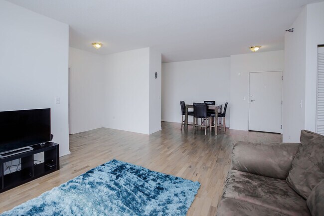 Foto del edificio - 1130 W Granville Ave