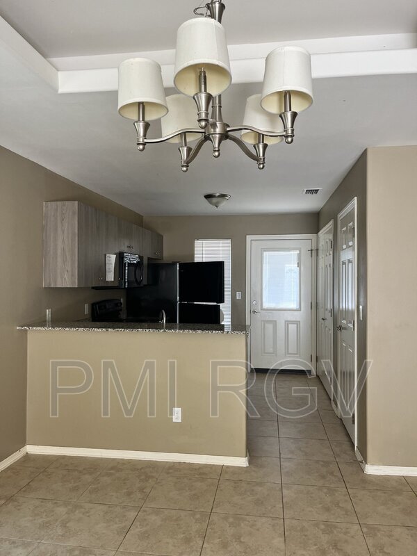 Building Photo - 2913 Linda Vista St