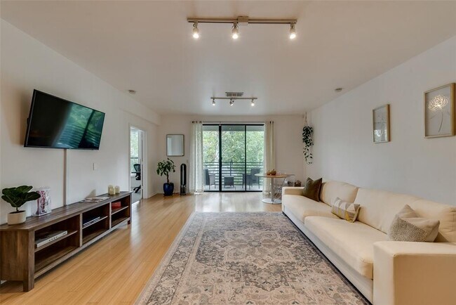 Foto del edificio - 4111 Gilbert Ave