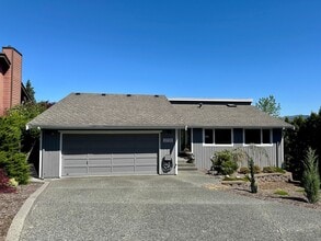Building Photo - 2710 Lakeridge Ln