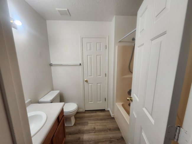 Building Photo - 2140 Elizabeth Blvd