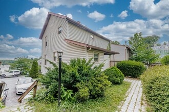 Building Photo - 607 Junction St