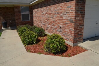 Building Photo - 938 Rosewood Dr