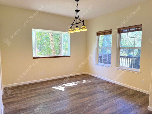 Building Photo - 4 BR Home in SE Bend with Canal Trail Access, Fenced Yard & Greenhouse