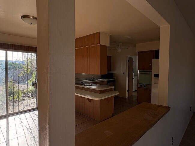 Foto del edificio - 2565 N Euclid Ave