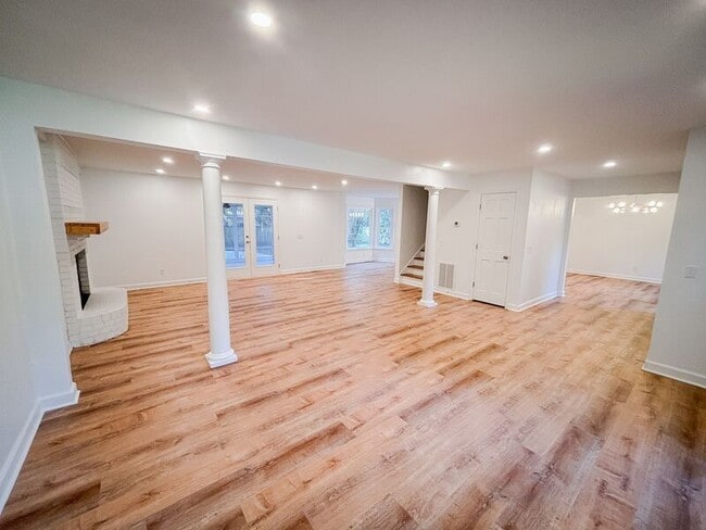 Foto del edificio - 104 Stratford Dr