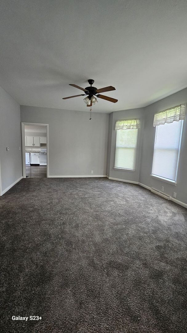 Building Photo - Spacious 4 Bedroom