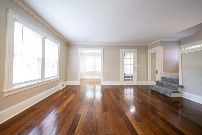 Foto del edificio - 2654 N Vincent Ave
