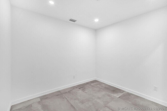 Building Photo - 2460-2466 SW 58th Manor