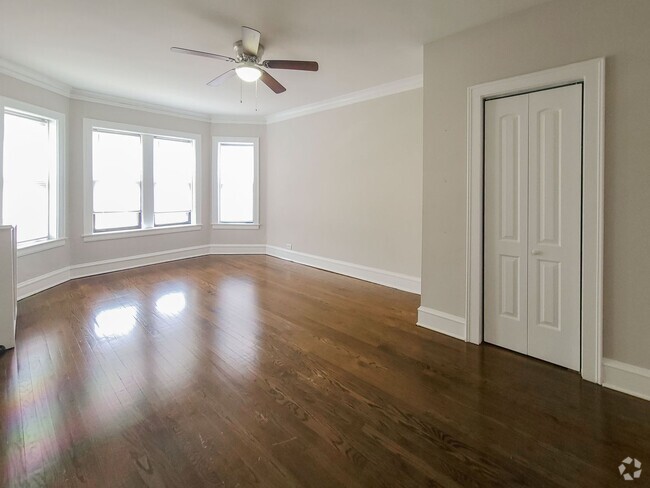 Building Photo - 5057 N Wolcott Ave