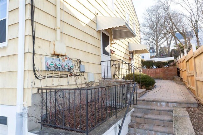 Foto del edificio - 26 Fairview Ave